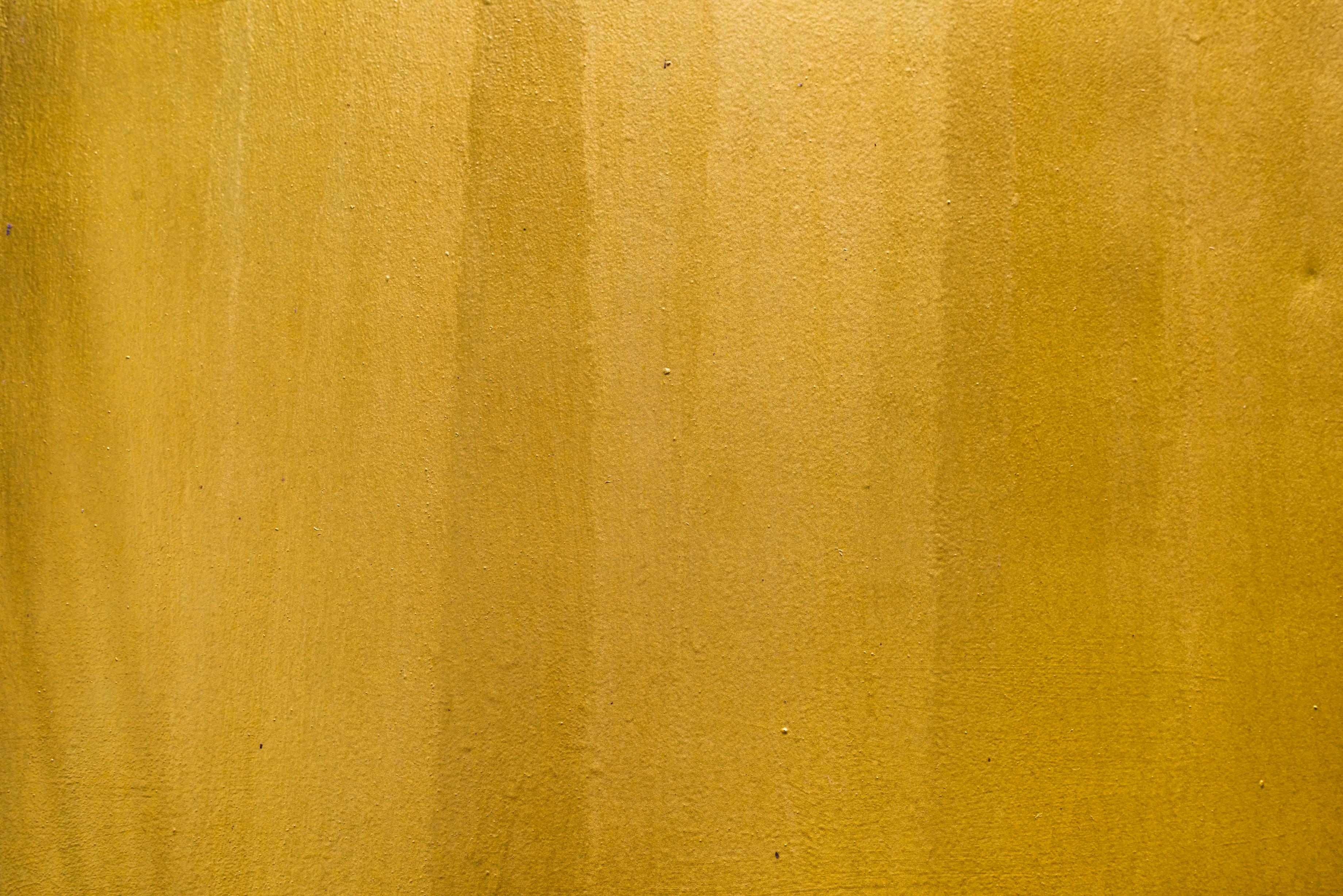 United textured gold wallpaper