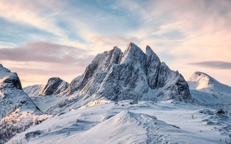 Sfondo di montagne innevate